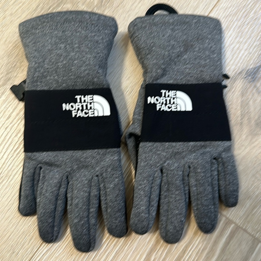 North face gloves size small sierra e tip
